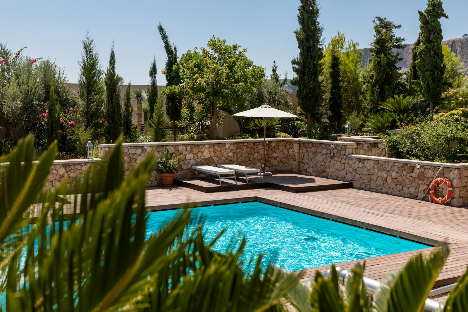 Valinor Pools pool services