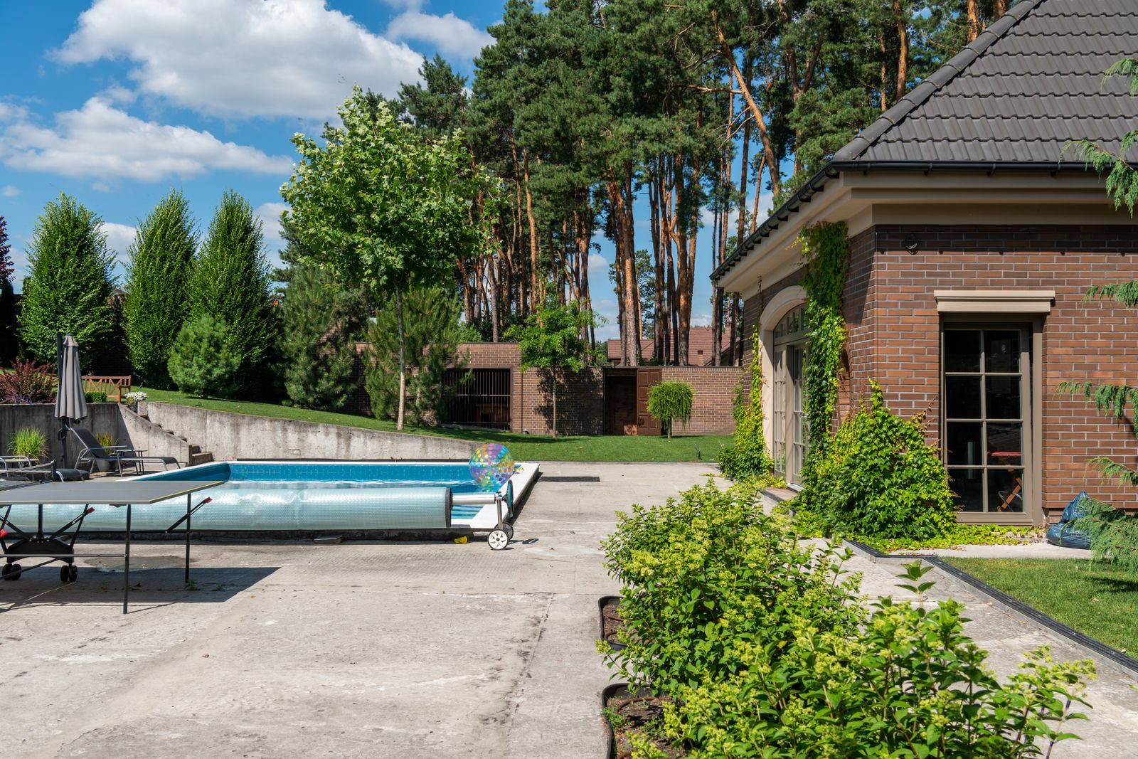 Dive In — Valinor Pools